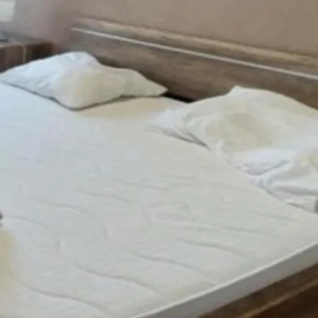 Aruons In Apartment *
